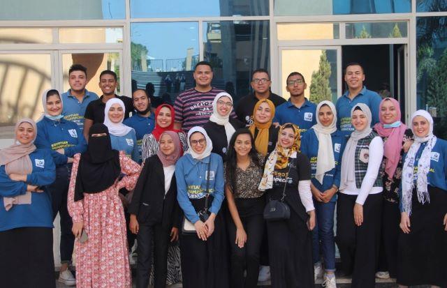 طلاب وطالبات بجامعة بدر