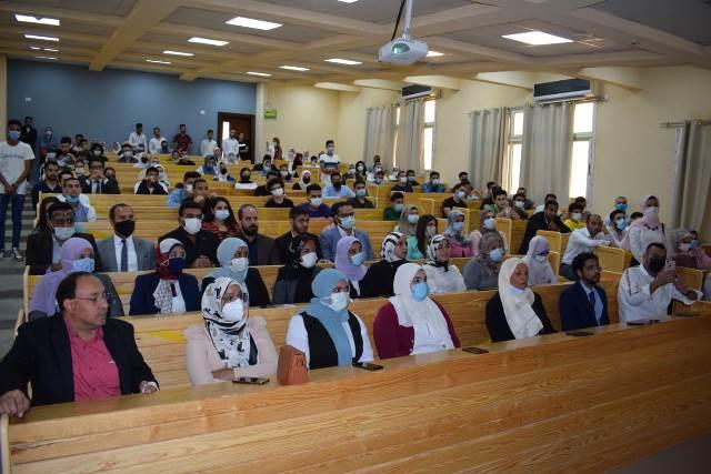 طلاب الجامعة
