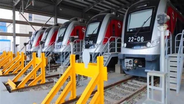 وزير النقل يستعرض مشروع القطار الكهربائي الخفيف LRT وشبكة خطوط مترو الانفاق