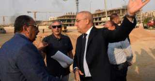 وزير الإسكان يتفقد شوارع ومحاور القاهرة الجديدة لمتابعة نسب التنفيذ