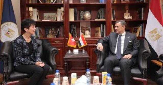 وزير السياحة والآثار يبحث مع سفيرة سويسرا بالقاهرة سبل توسيع آفاق التعاون
