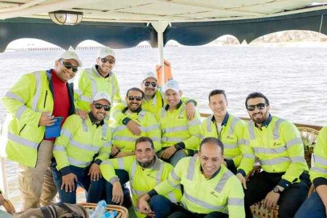 محاضرة توعية قامت بها فيري نايل حول النفايات البحرية وتأثيرها على مستقبلنا وموظفي سيمكس ينظمون مبادرة توعية لتنظيف نهر النيل بأسيوط