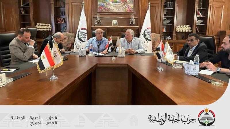 بحضور الأمين العام.. ”المشروعات الصغيرة” بالجبهة الوطنية تبحث دعم مشروعات الحرير وتربية الدواجن في الريف