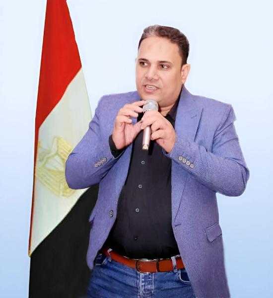 أسرة التحرير والزميل د. رأفت الرميلى يهنؤن الدكتور محمد ابوالعلا لتوليه الإشراف على مركز الفنون الشعبية