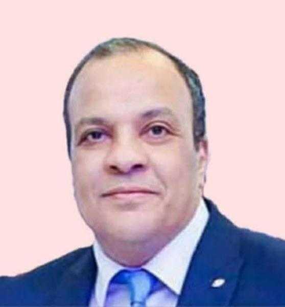 أسرة التحرير والدكتورة ليلى طاهر يهنئون الاستاذ الدكتور وحيد الدين طاهر بمناسبة تولى سيادته عميدا لكلية آداب قنا