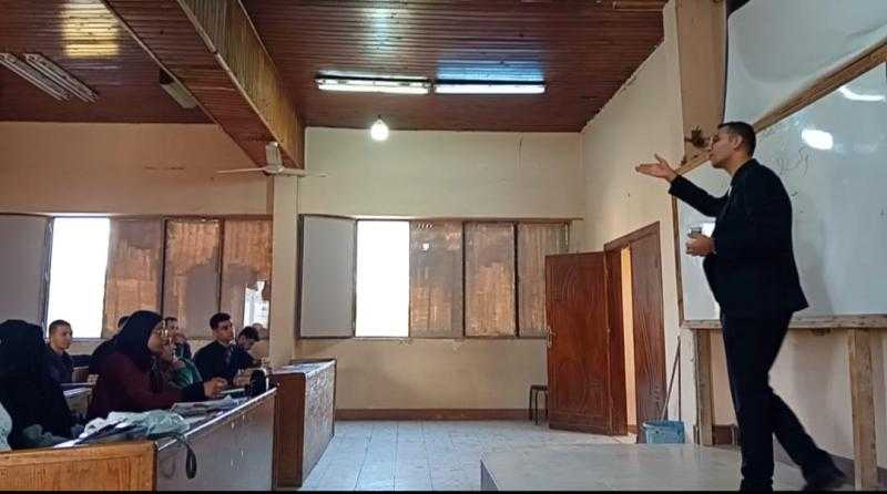 الخبراء واساتذة كليات الزراعة والتربية يشيدون بالمشروعات العلمية لطلاب المعهد الزراعي