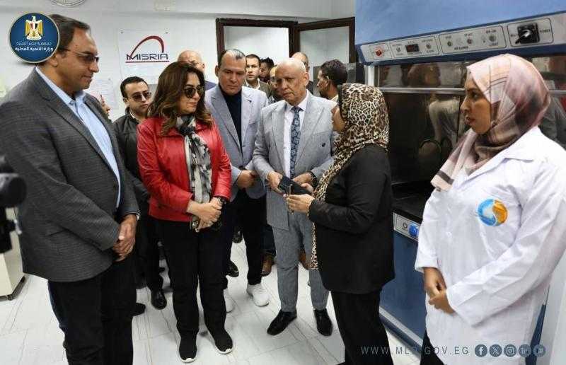 لخدمة 290 ألف مواطن وبتكلفة 400 مليون جنيه وزيرة التنمية المحلية ومحافظ قنا وفريق البنك الدولي يفتتحون محطة معالجة الصرف الصحي بقرية الأشراف البحرية