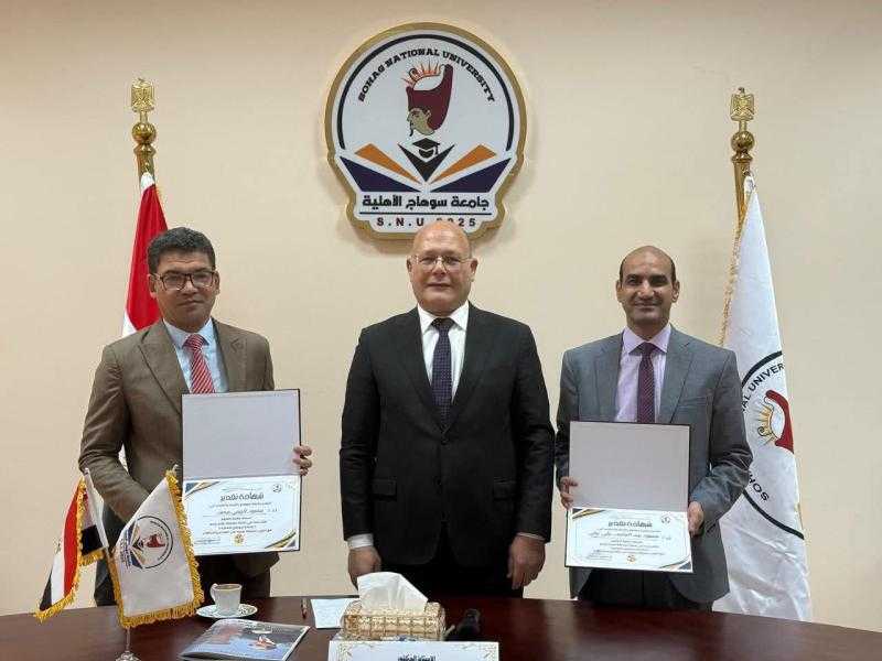النعماني يُكرم أستاذين بكلية العلوم بجامعة سوهاج الأهلية لصدارتهما في المشهد البحثي