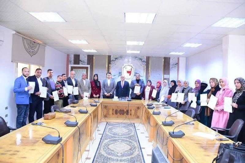 *لتعزيز مهارات الجهاز الإداري .. النعماني يكرم المجتازين لدورة اللغة الإنجليزية ضمن خطة تطوير الجودة بجامعة سوهاج*