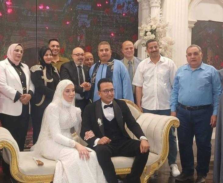 أجمل التهاني للاستاذ أسامة أبوعقيل وكيل إدارة العلاقات العامة بديوان عام محافظة سوهاج بمناسبة الزفاف السعيد