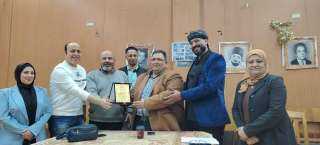 أحمد يسري رئيس إقليم القناة وسيناء الثقافي يتفقد فرع ثقافة بورسعيد