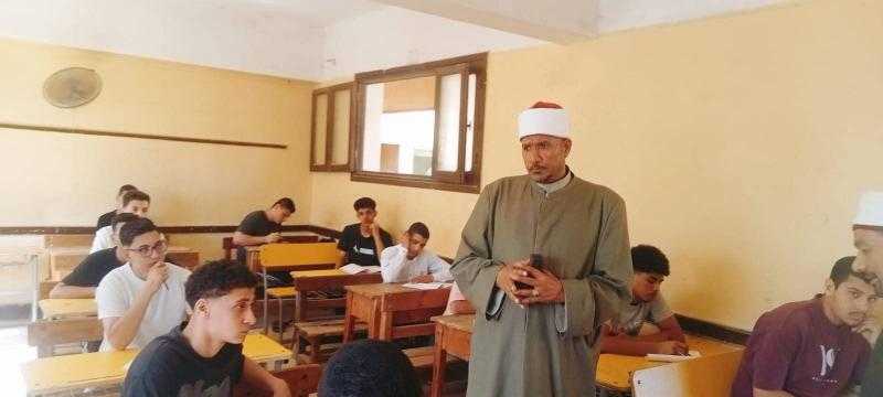 هدوء وانتظام لجان الثانوية الأزهرية بالجيزة خلال امتحان الرياضيات البحتة