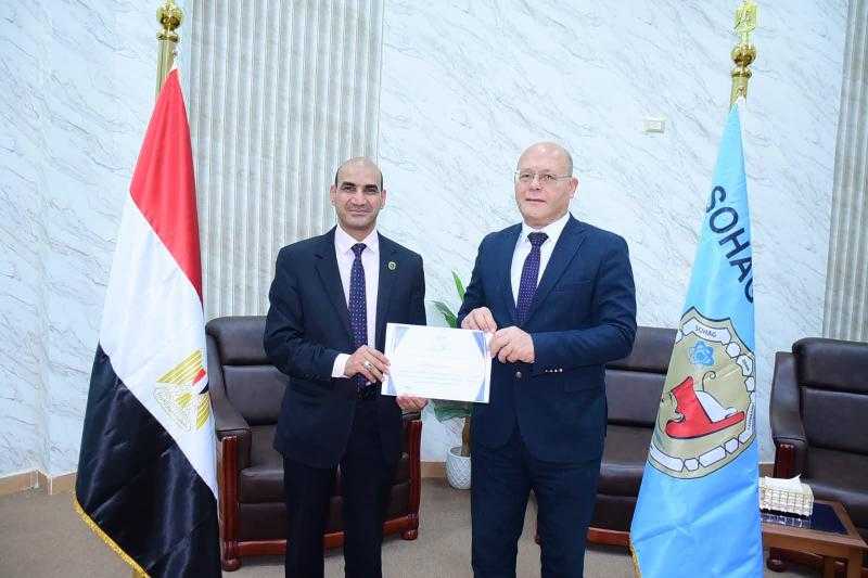 النعماني يكرّم عمداء الكليات لجهودهم خلال العام الدراسي، ونخبة من أعضاء هيئة التدريس لتميزهم في النشر الدولي بجامعة سوهاج الأهلية