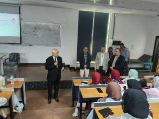 رئيس جامعة الريادة يتفقد كليات الأسنان والعلاج الطبيعي والصيدلة لمتابعة الدراسة